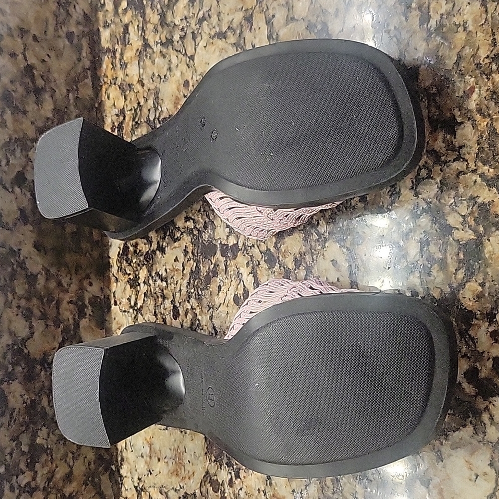 Heels - Picture 2 of 4